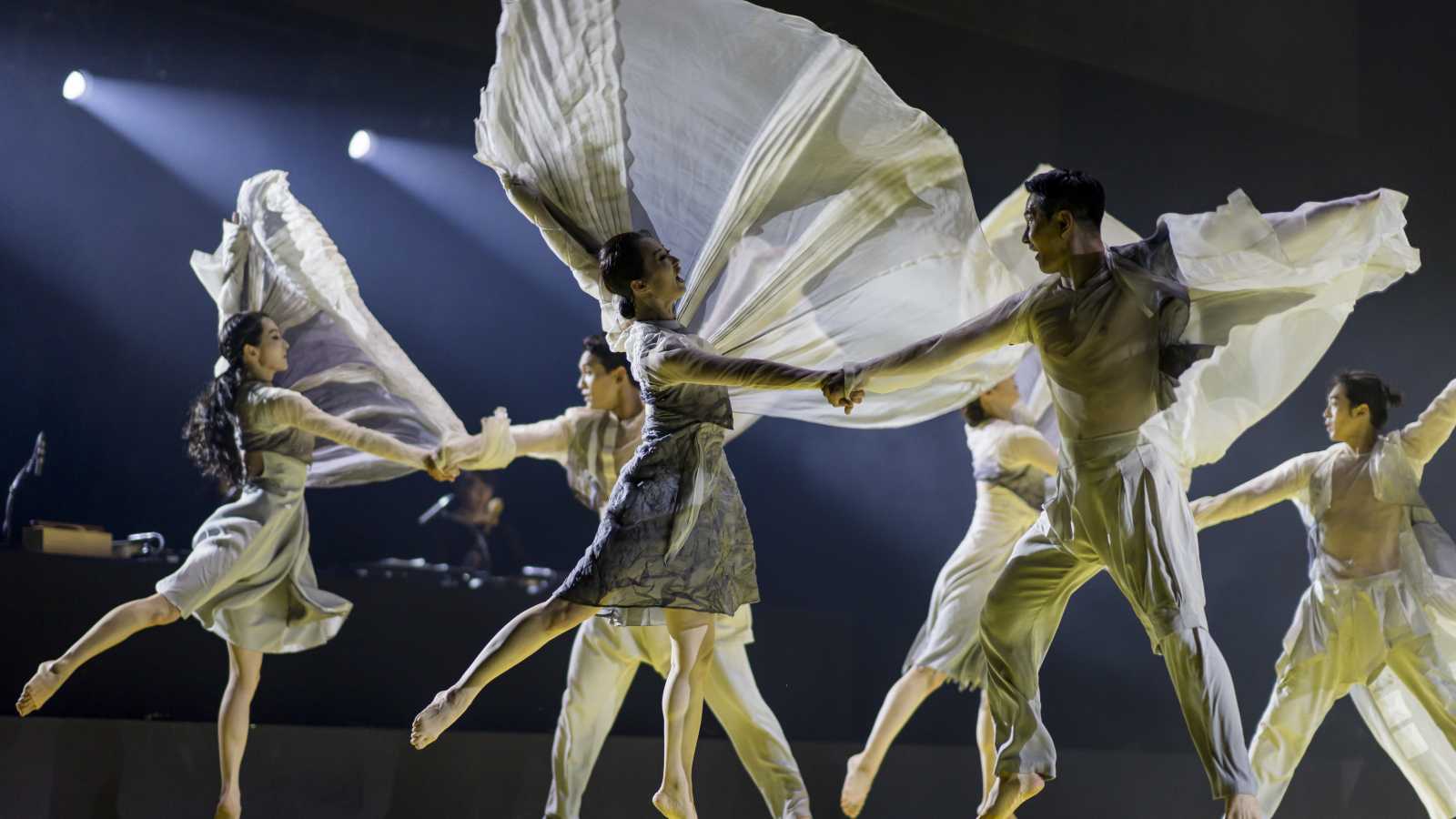 Korean kansallinen tanssiryhmä esiintyy Helsingissä – Menestysteos Vortex syntyi korealais-suomalaisena yhteistyönä © National Dance Company of Korea